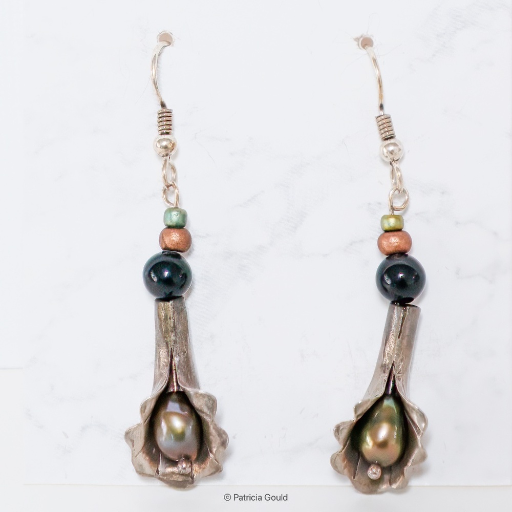 New - EA47 - Earrings - Fresh water pearls, glass beads - one of a kind